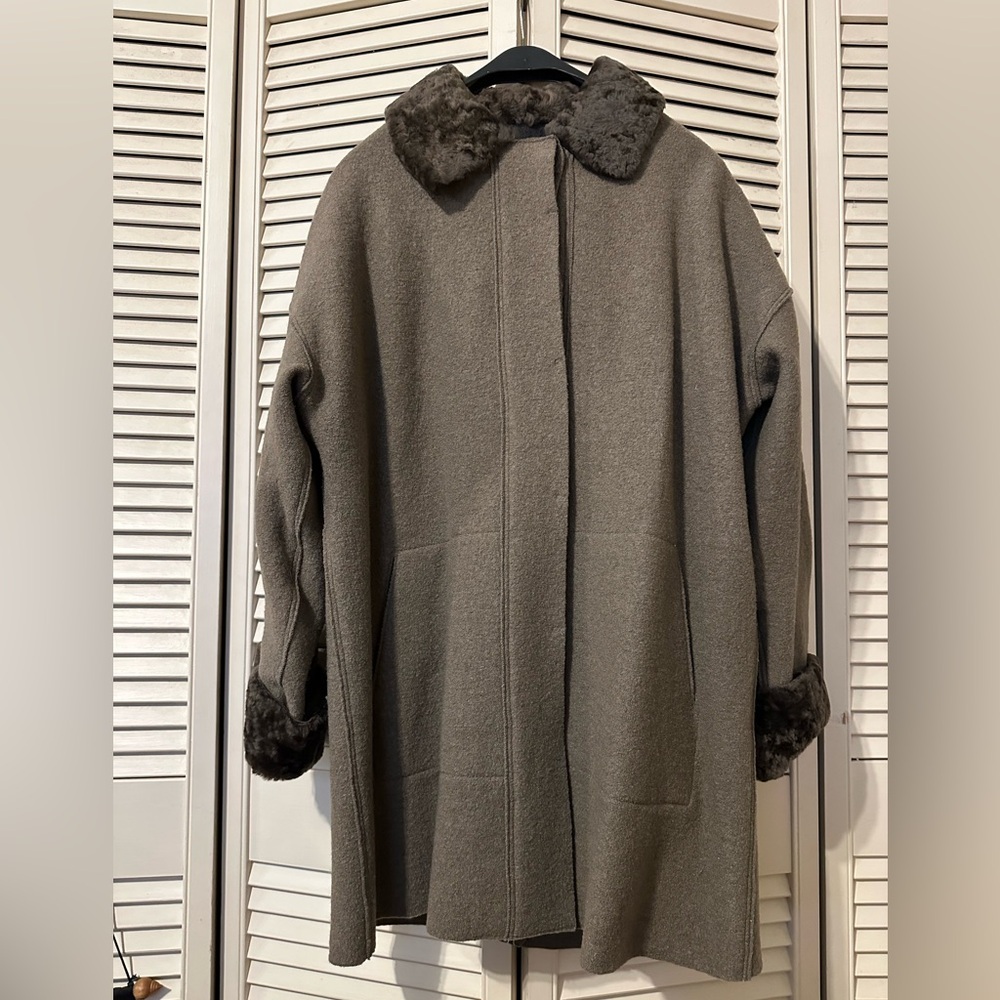 Vintage Size 8 Hilary Radley Virgin Wool coat in like new condition